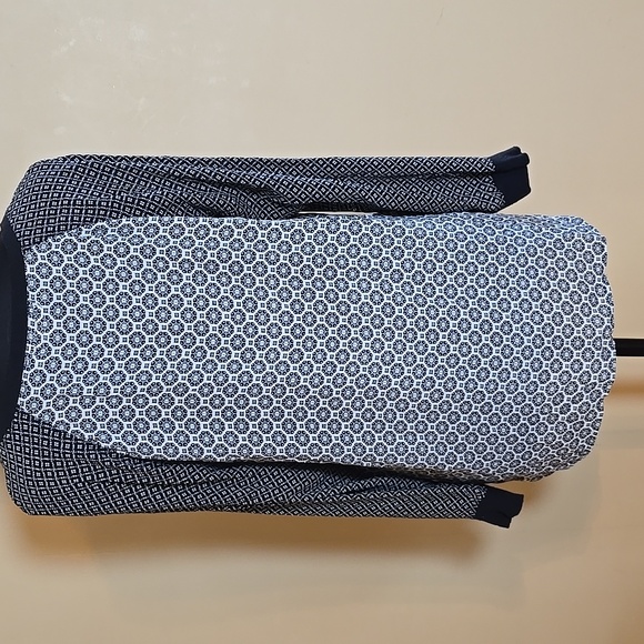 Ann Taylor LOFT Long Sleeve Black and White Patterned Blouse SP - Picture 5 of 5